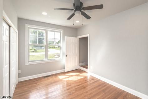 81 Belview Road Lopatcong NJ 08865