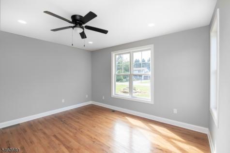 81 Belview Road Lopatcong NJ 08865