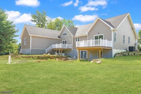 81 Belview Road Lopatcong NJ 08865