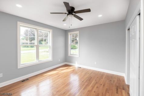 81 Belview Road Lopatcong NJ 08865