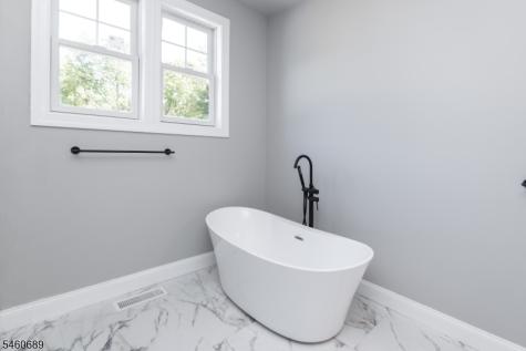 81 Belview Road Lopatcong NJ 08865