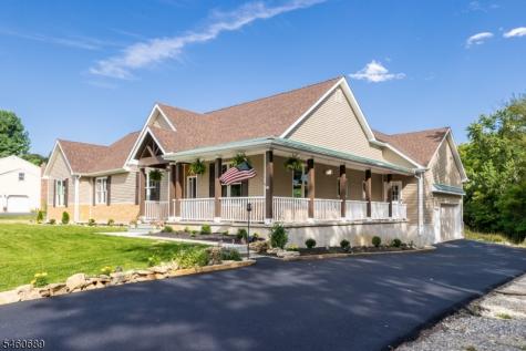 81 Belview Road Lopatcong NJ 08865