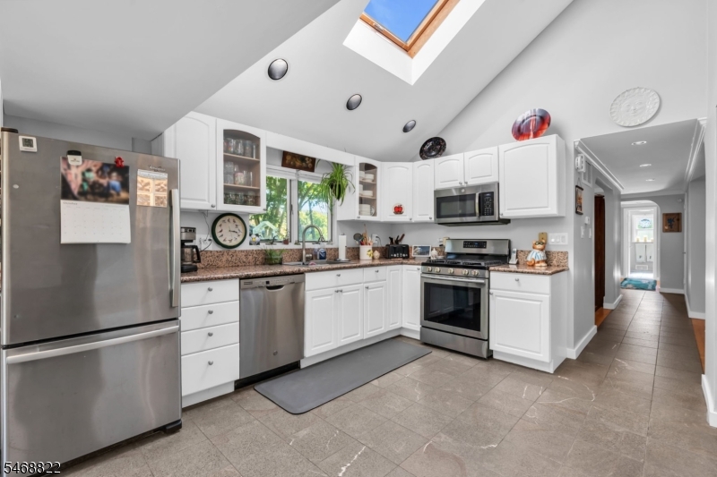 8 Lakeview Court Jefferson NJ 07438