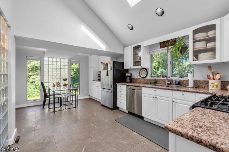 8 Lakeview Court Jefferson NJ 07438