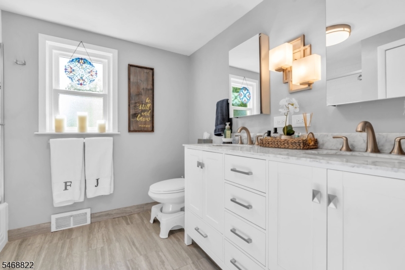 8 Lakeview Court Jefferson NJ 07438