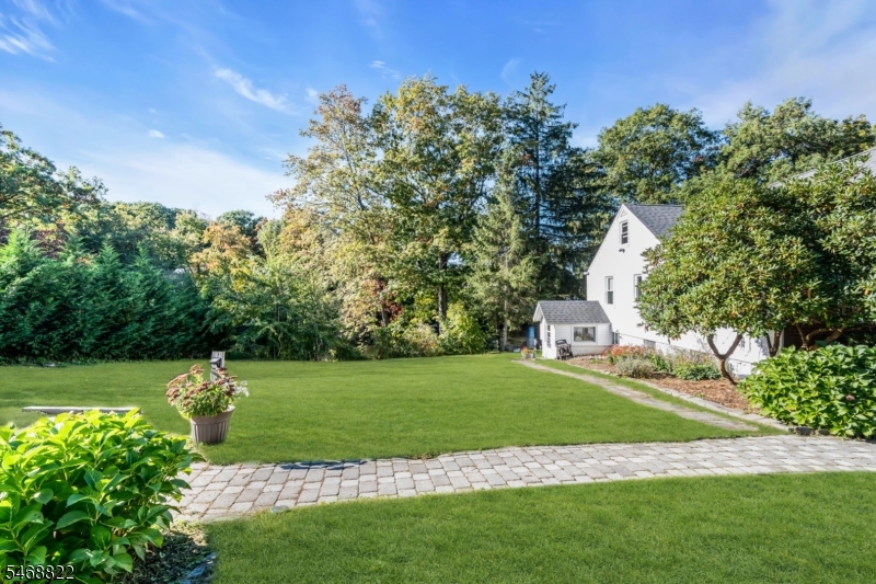 8 Lakeview Court Jefferson NJ 07438