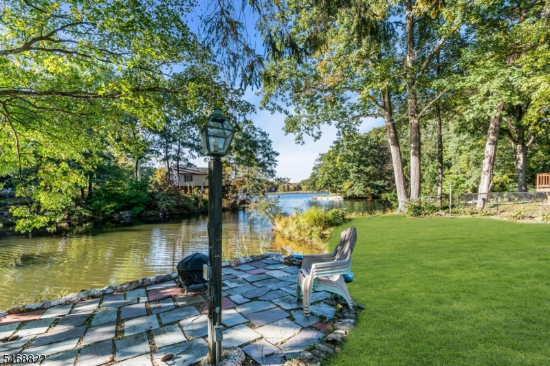 8 Lakeview Court Jefferson NJ 07438