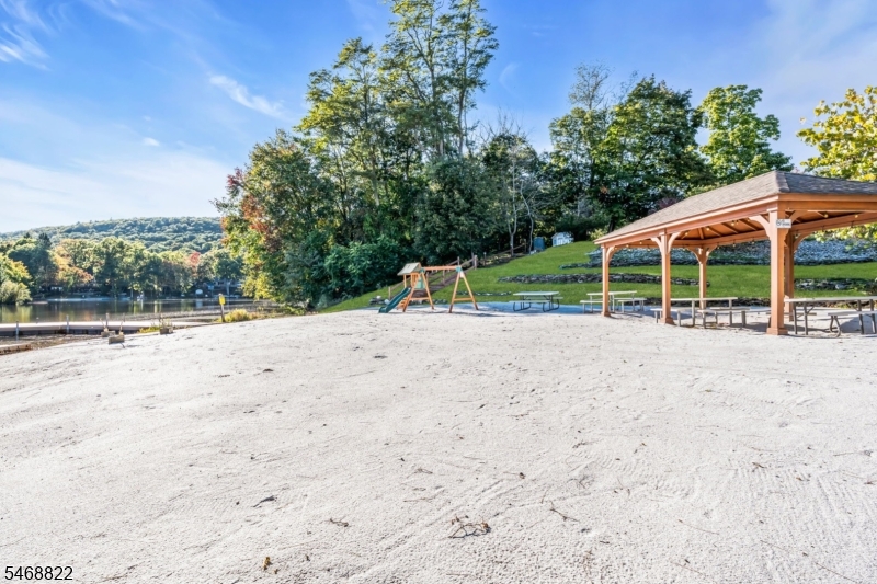 8 Lakeview Court Jefferson NJ 07438