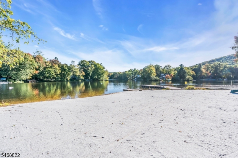 8 Lakeview Court Jefferson NJ 07438
