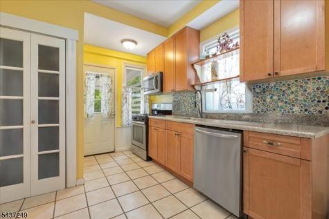 126 Berwyn Street Roselle Park NJ 07204