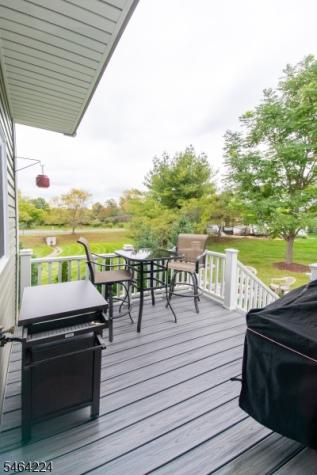 2 Bluffs Court Hamburg NJ 07419