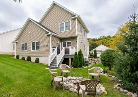 2 Bluffs Court Hamburg NJ 07419