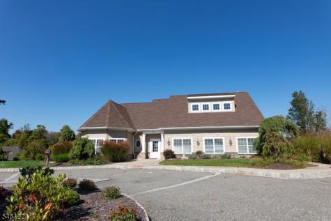 2 Bluffs Court Hamburg NJ 07419