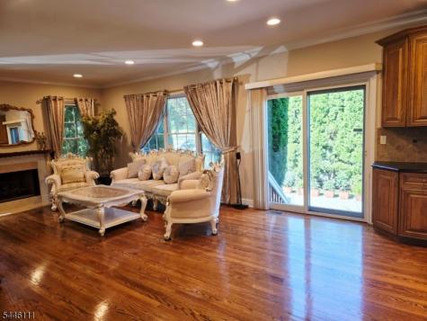20 Hugenot Street East Hanover NJ 07936