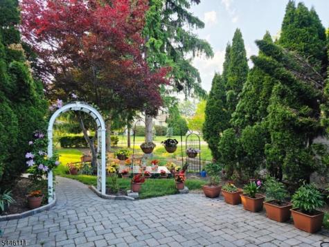 20 Hugenot Street East Hanover NJ 07936