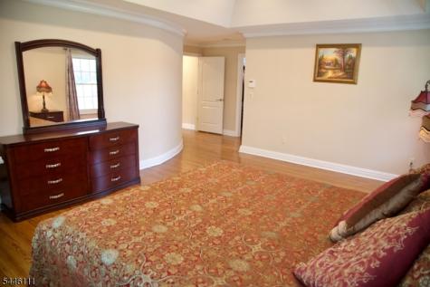 20 Hugenot Street East Hanover NJ 07936