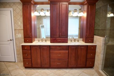 20 Hugenot Street East Hanover NJ 07936