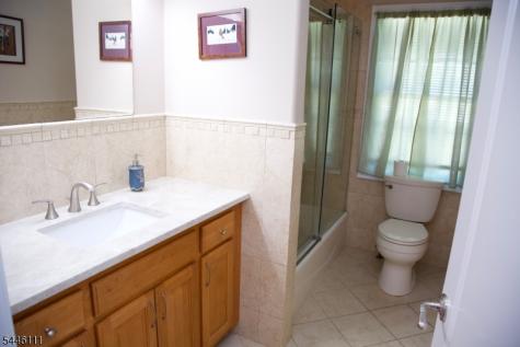 20 Hugenot Street East Hanover NJ 07936