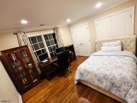 20 Hugenot Street East Hanover NJ 07936