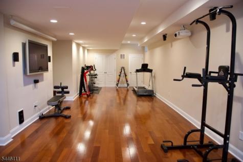 20 Hugenot Street East Hanover NJ 07936