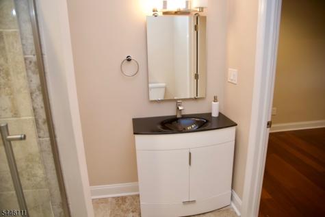 20 Hugenot Street East Hanover NJ 07936