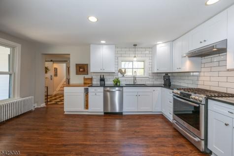 27 Village Road Harding NJ 07976