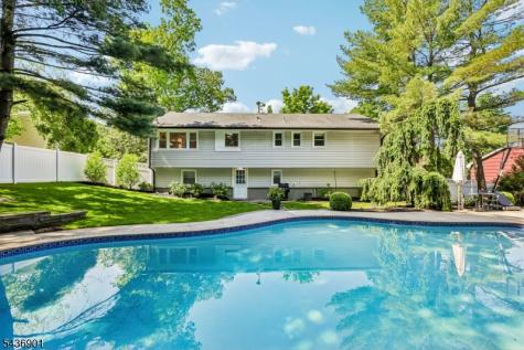 79 W Sheffield Street Oakland NJ 07436