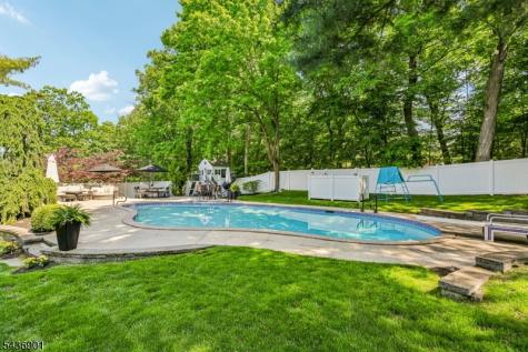 79 W Sheffield Street Oakland NJ 07436