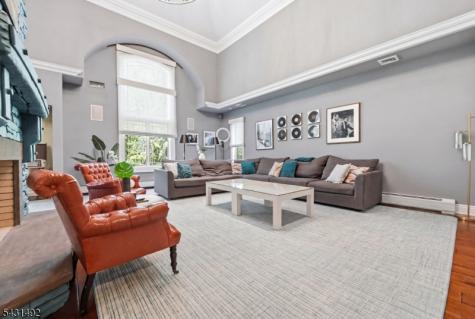 305 Blauvelt Court Paramus NJ 07652
