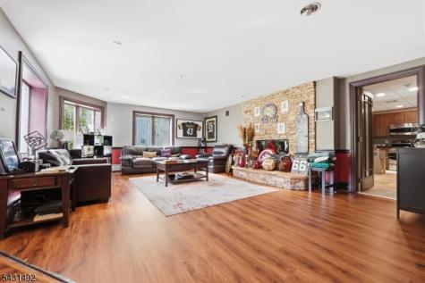 305 Blauvelt Court Paramus NJ 07652