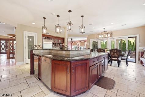 305 Blauvelt Court Paramus NJ 07652