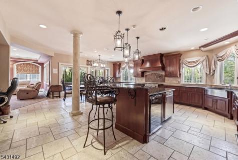 305 Blauvelt Court Paramus NJ 07652