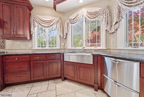 305 Blauvelt Court Paramus NJ 07652