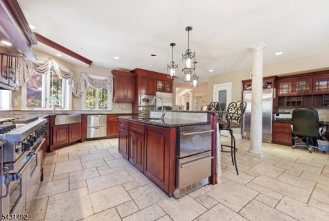 305 Blauvelt Court Paramus NJ 07652