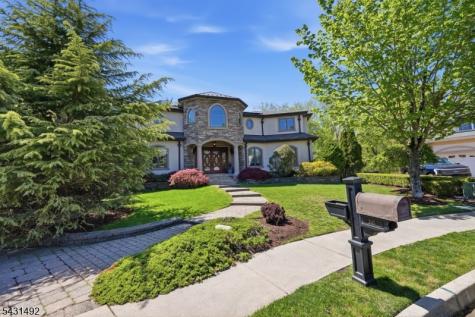 305 Blauvelt Court Paramus NJ 07652