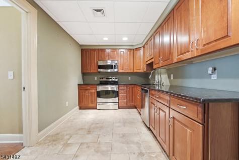 305 Blauvelt Court Paramus NJ 07652