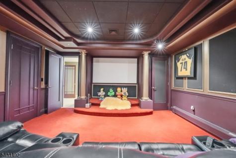 305 Blauvelt Court Paramus NJ 07652