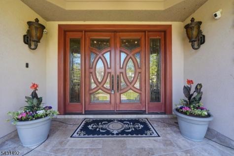 305 Blauvelt Court Paramus NJ 07652