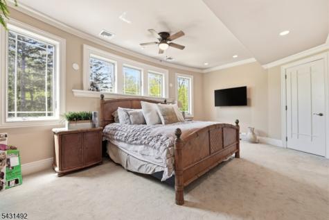 305 Blauvelt Court Paramus NJ 07652