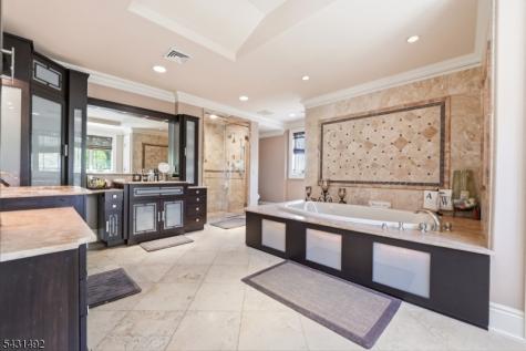 305 Blauvelt Court Paramus NJ 07652