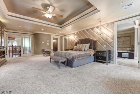 305 Blauvelt Court Paramus NJ 07652