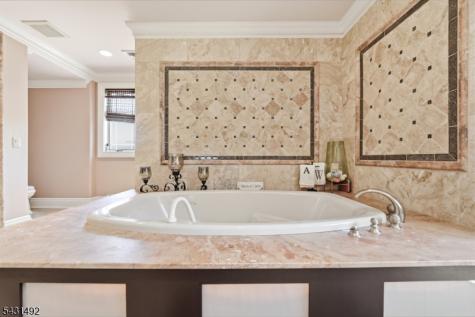305 Blauvelt Court Paramus NJ 07652