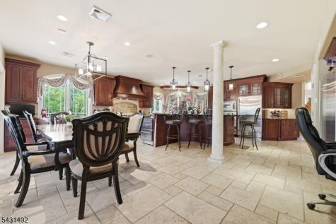 305 Blauvelt Court Paramus NJ 07652