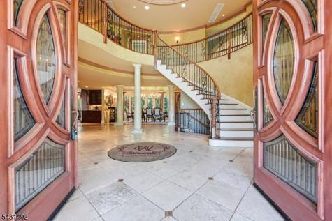 305 Blauvelt Court Paramus NJ 07652