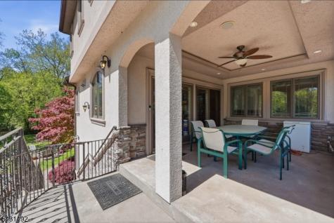305 Blauvelt Court Paramus NJ 07652