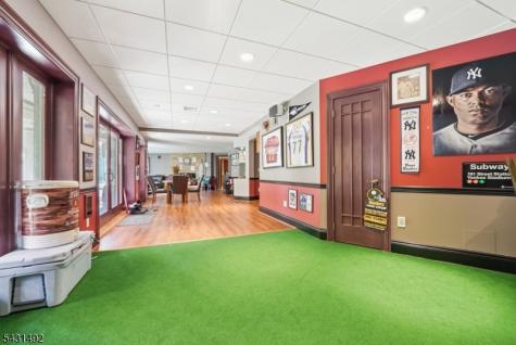 305 Blauvelt Court Paramus NJ 07652