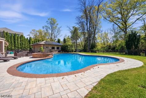 305 Blauvelt Court Paramus NJ 07652