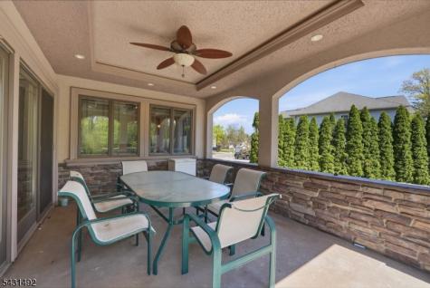 305 Blauvelt Court Paramus NJ 07652