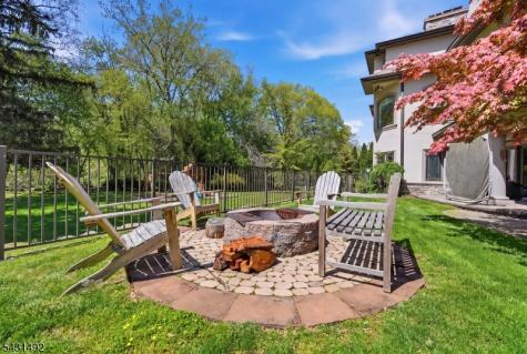 305 Blauvelt Court Paramus NJ 07652