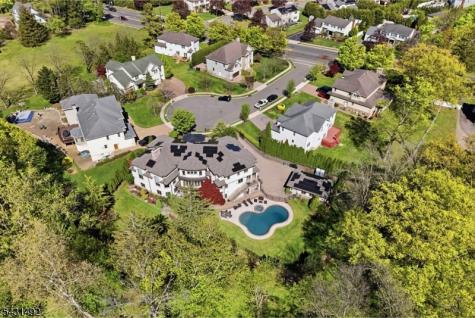 305 Blauvelt Court Paramus NJ 07652